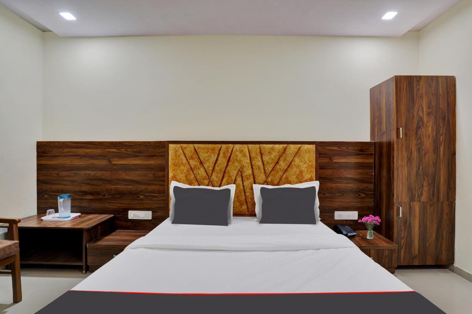 Hotel O Neelkamal Ahmadábád Kültér fotó